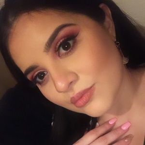 Meet your Posher, Cassandra